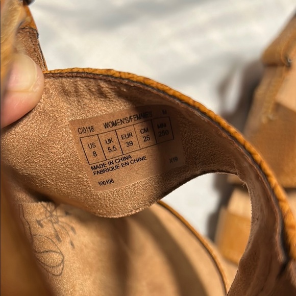 Cobb Hill  Tan Sandals - Picture 4 of 4